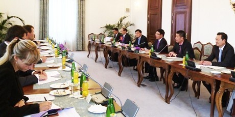 Vize-Premierminister Pham Binh Minh zu Gast in Tschechien - ảnh 1